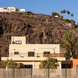 https://los-olivos.in-canary-islands.com